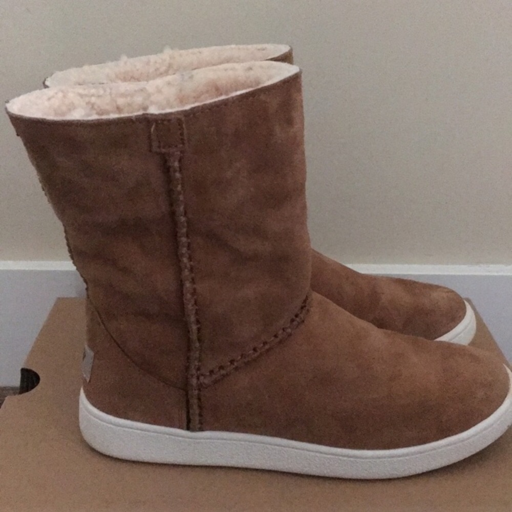 Ugg Boots/ Mika sneaker boot